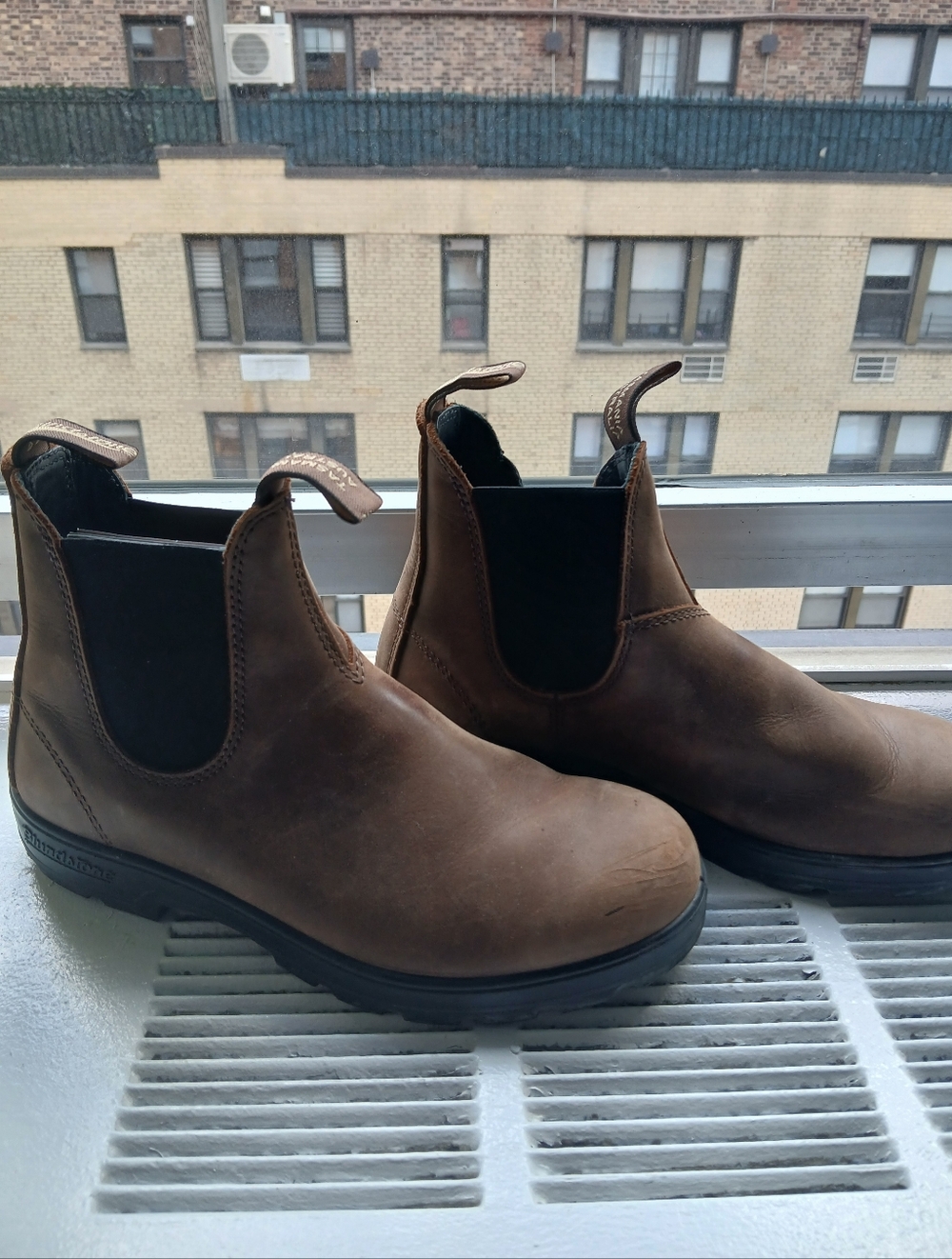 BLUNDSTONE WOMEN'S LEATHER BROWN CHELSEA BOOTS SIZE 9.5 (fits 8.5-9)
